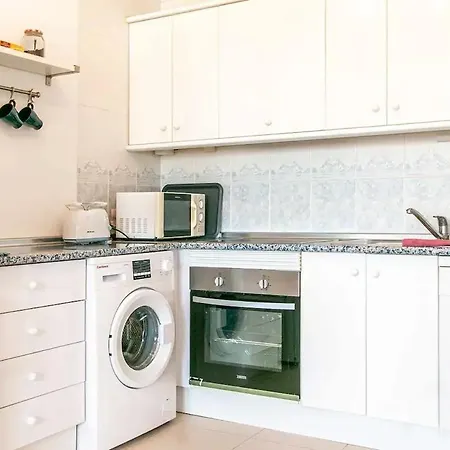 Vacation Quiet & Close To Beach Apartment *